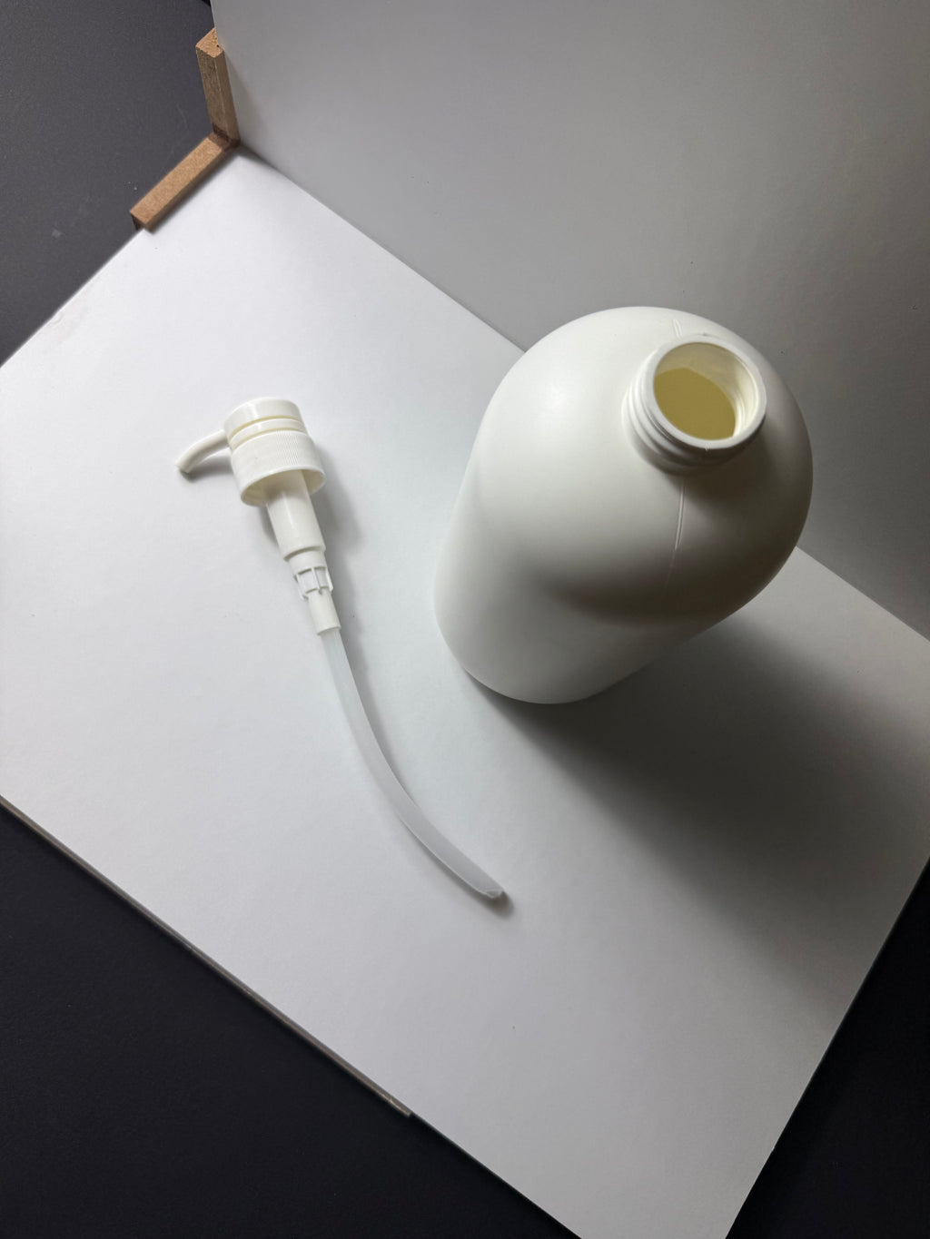 PBS-276 1L HDPE Shampoo, Lotion Bottle