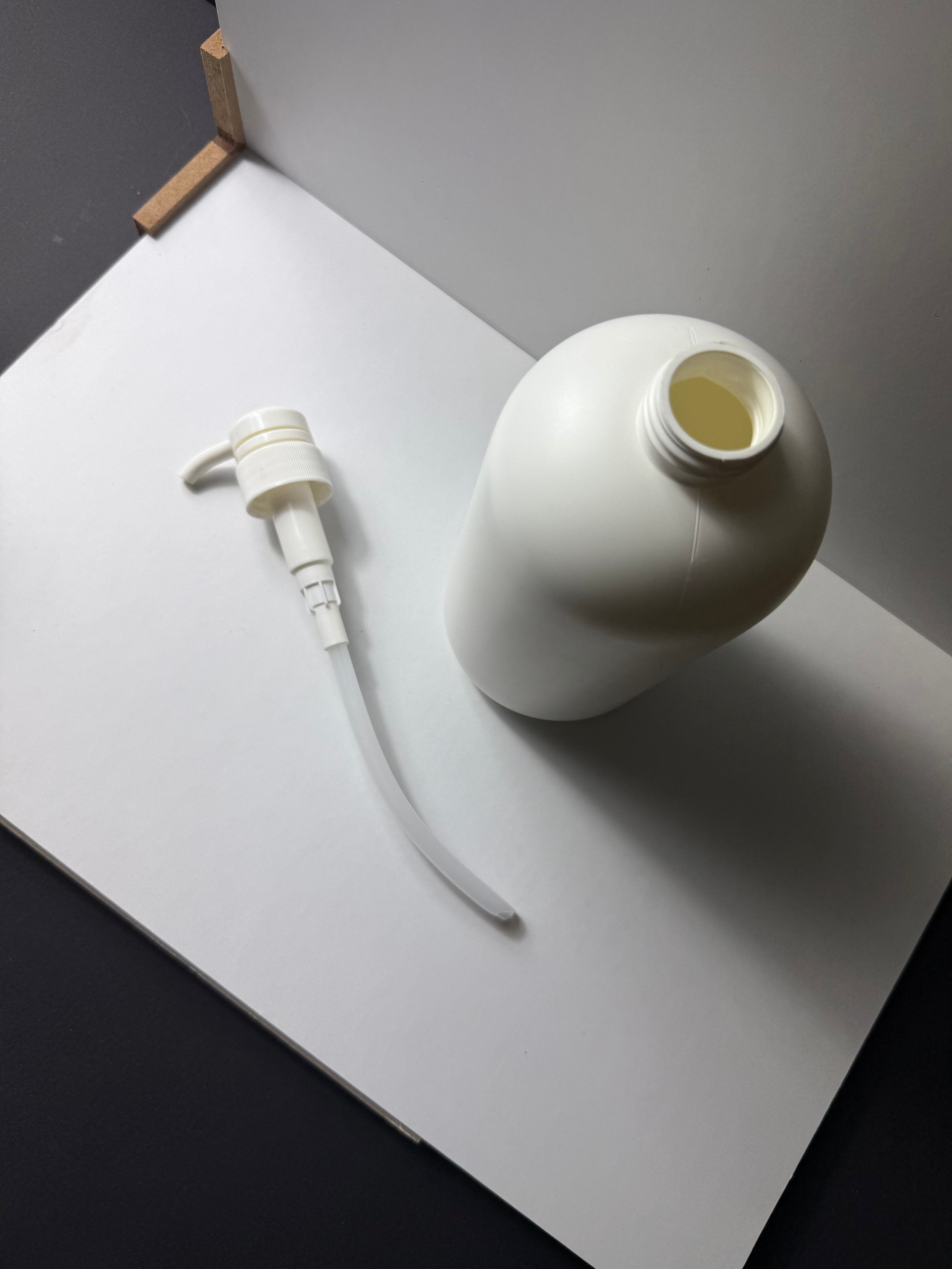 PBS-276 1L HDPE Shampoo, Lotion Bottle